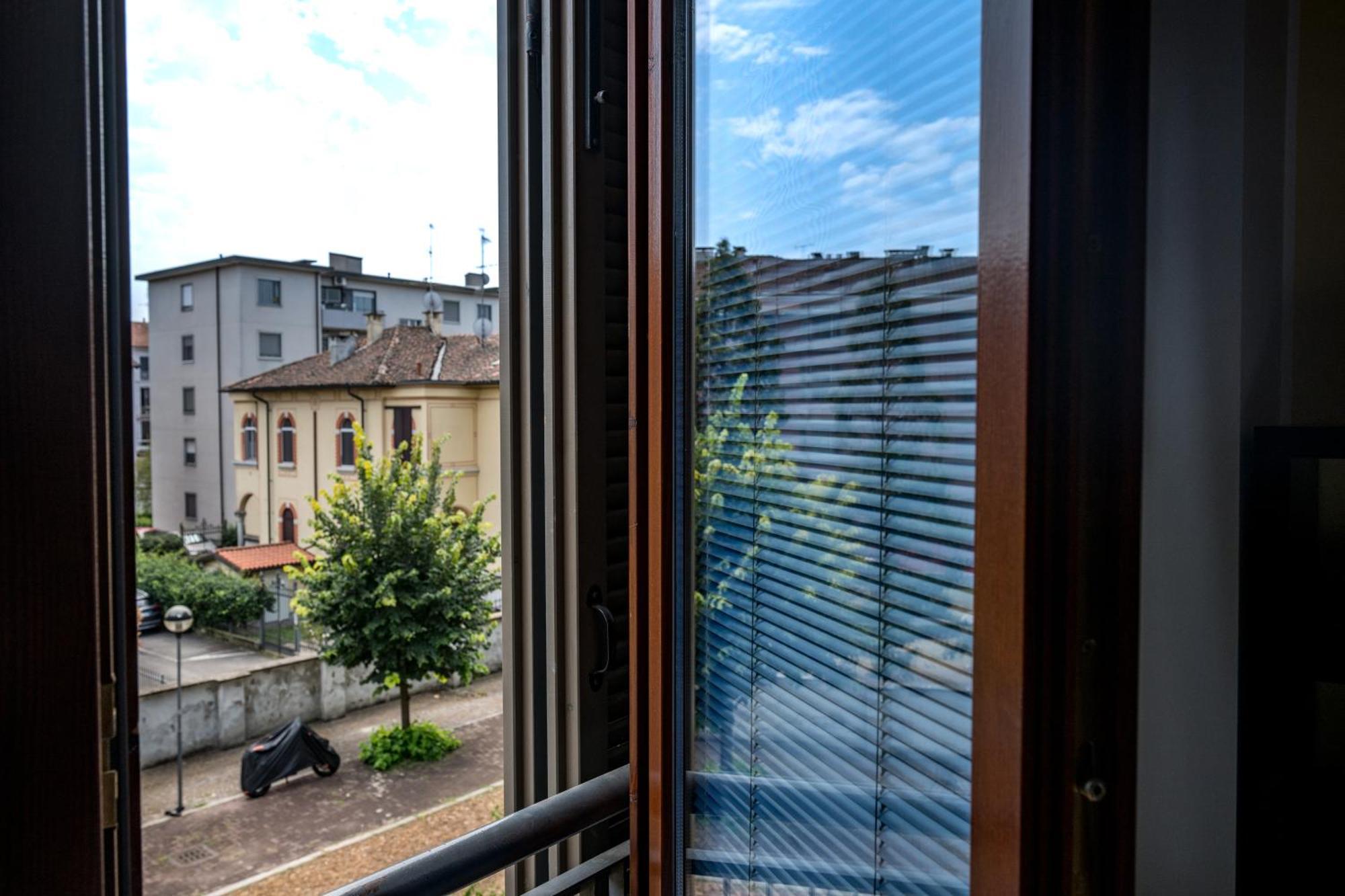 Cozy Suite Rogoredo Apartment Next To The Metro And Train Station มิลาน ภายนอก รูปภาพ